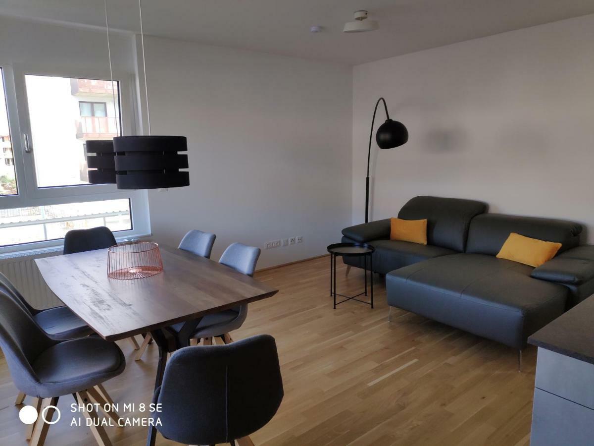 City Appartement Wien-Schwechat Buitenkant foto